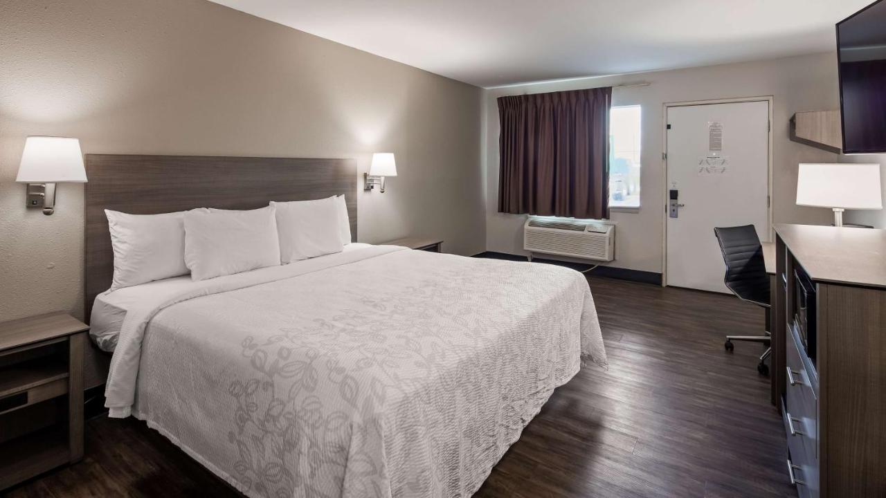 King Room with Mobility Accessible Roll-In Shower at SureStay Hotel by Best Western Findlay
