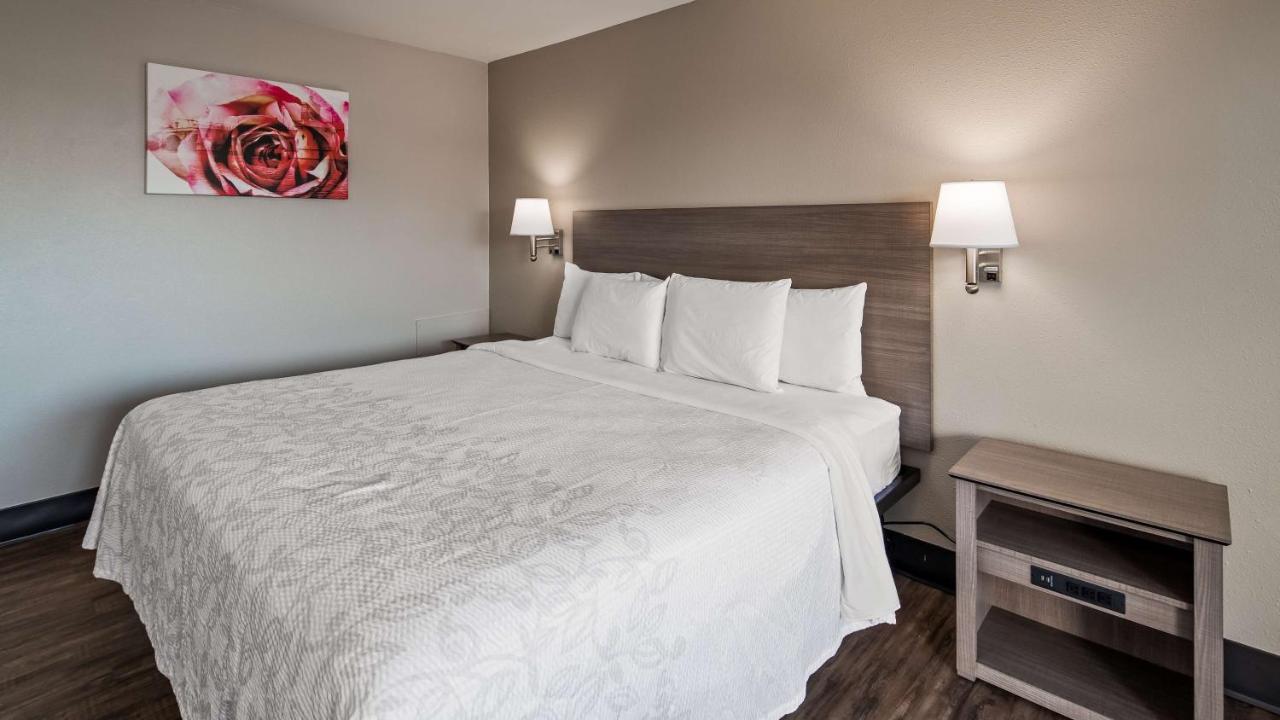 King Room with Mobility Accessible Roll-In Shower at SureStay Hotel by Best Western Findlay
