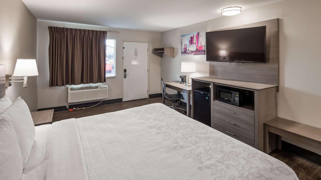 King Room with Mobility Accessible Roll-In Shower at SureStay Hotel by Best Western Findlay