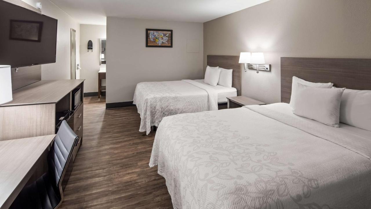 Queen Room with Two Queen Beds at SureStay Hotel by Best Western Findlay