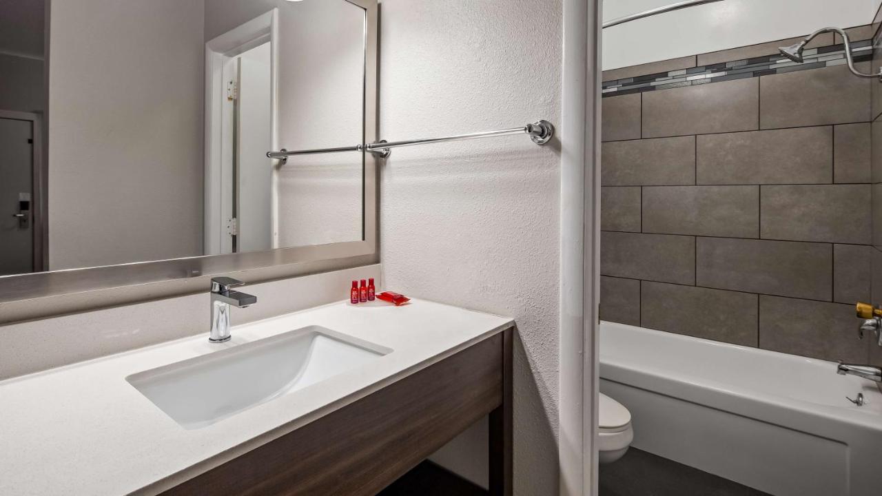King Room at SureStay Hotel by Best Western Findlay