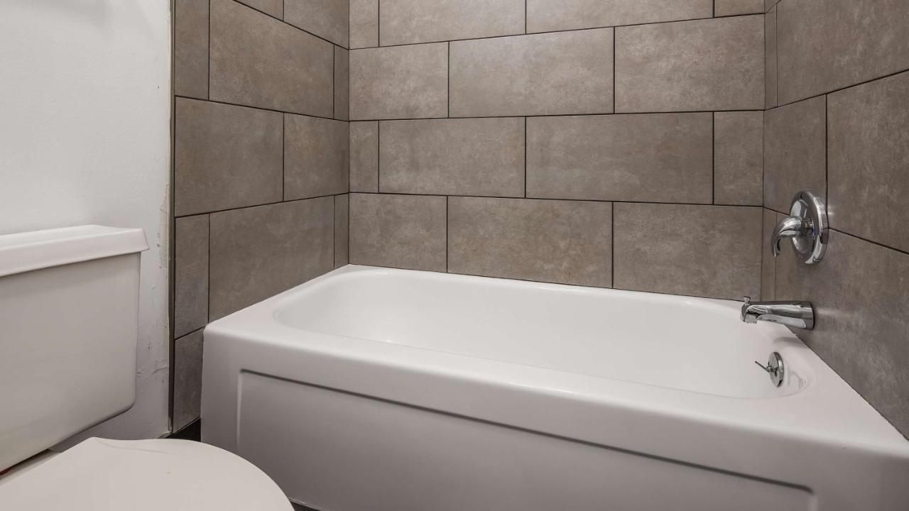 King Room at SureStay Hotel by Best Western Findlay
