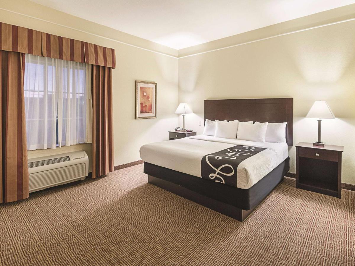One-Bedroom King Suite with Bath Tub - Mobility/Hearing Access - Non-Smoking at La Quinta Inn & Suites by Wyndham Waxahachie