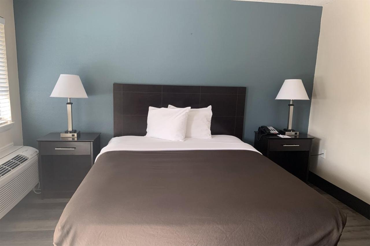 King Room - Disability Access/Non-Smoking at Suburban Studios
