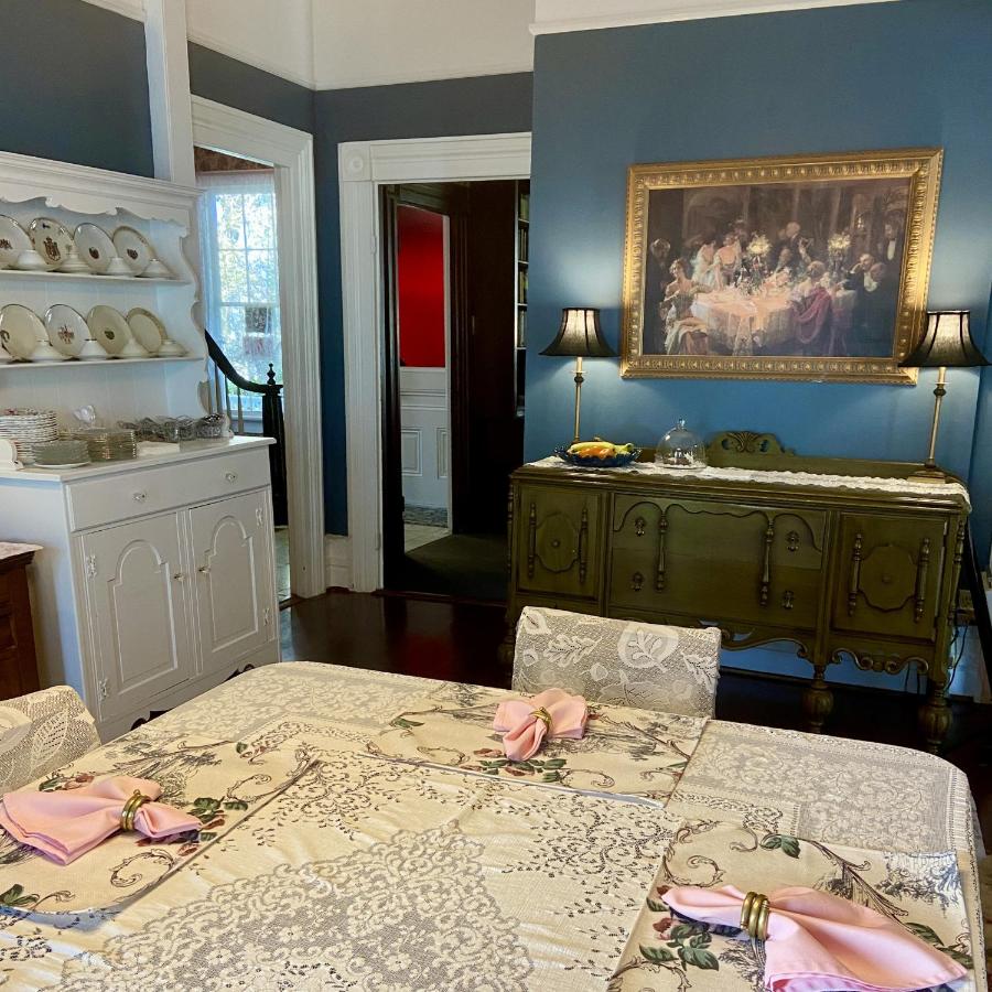 | Shaw House Inn