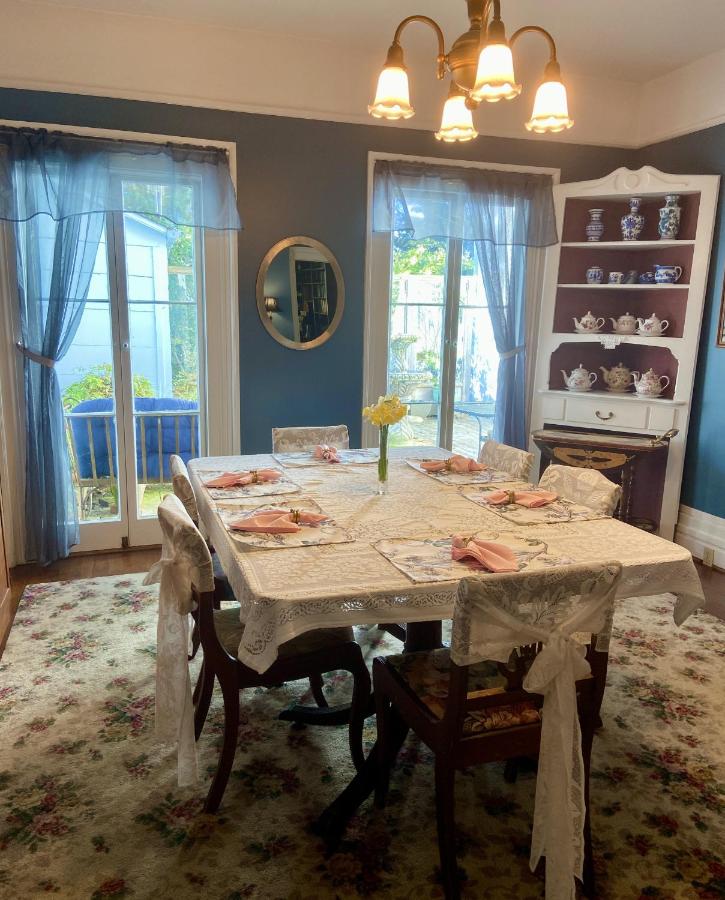 | Shaw House Inn