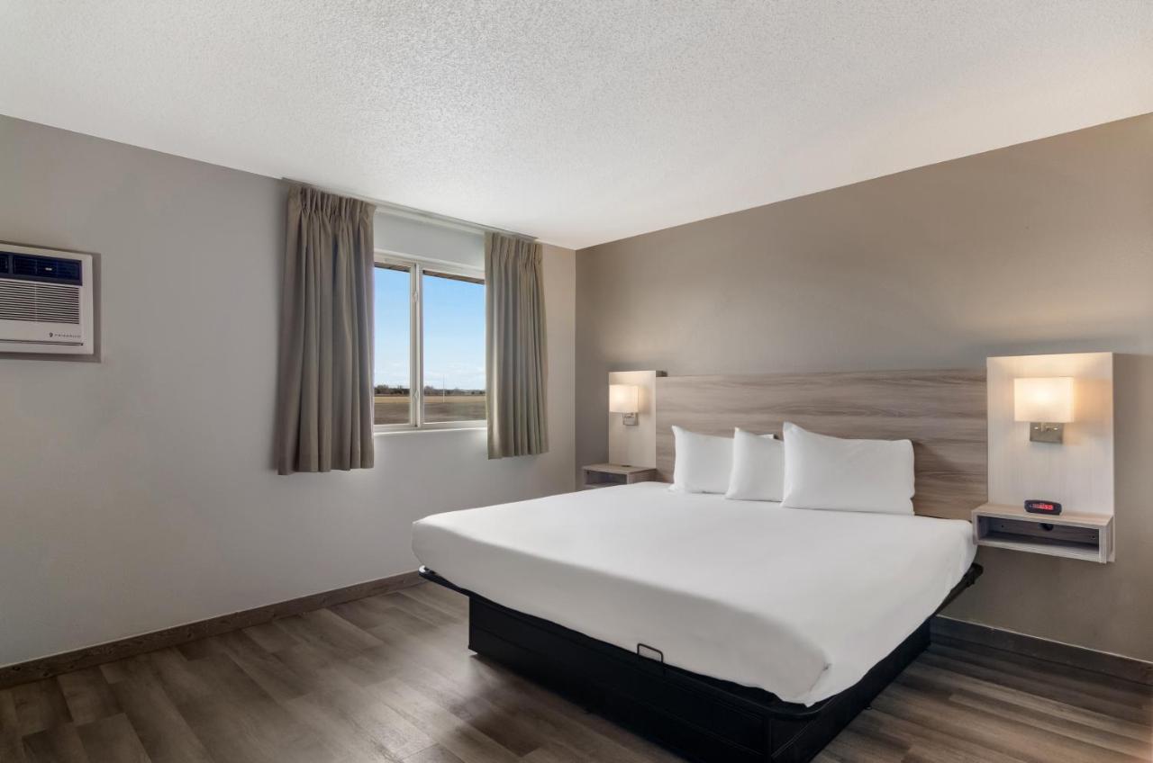 Standard King Room - Smoking at Econo Lodge Scottsbluff