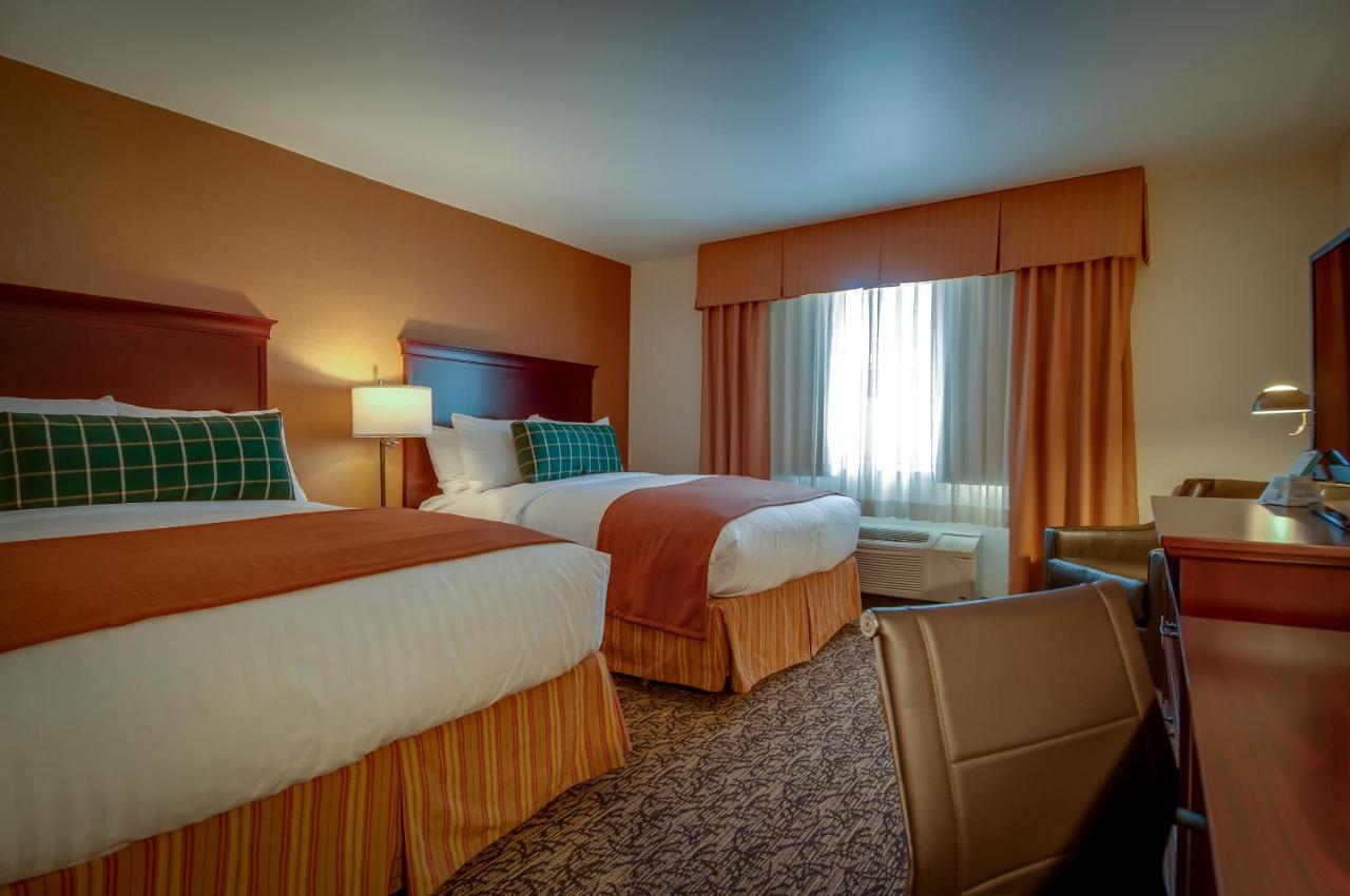Queen Room with Two Queen Beds and Roll In Shower - Disability Access at Best Western Plus Truckee-Tahoe Hotel