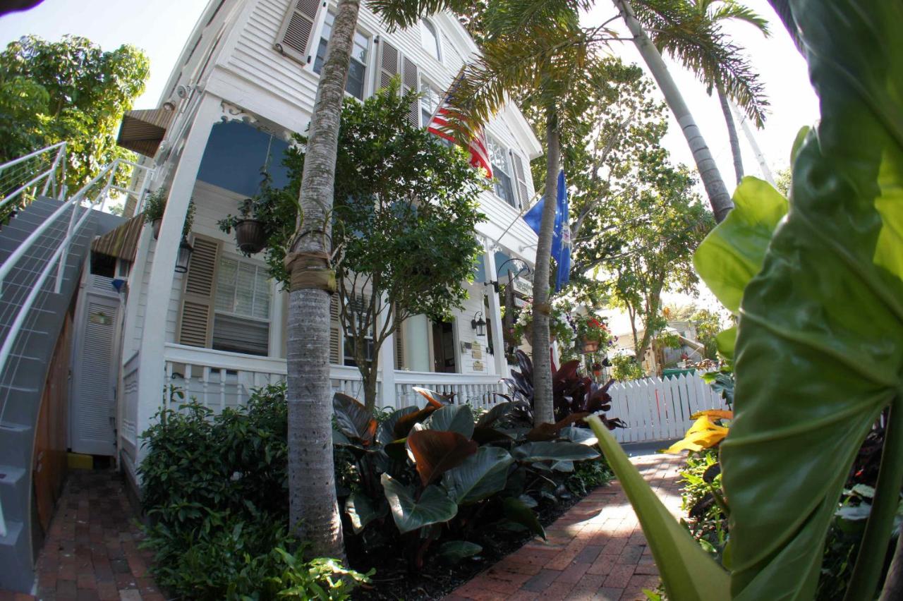 | Seascape Tropical Inn