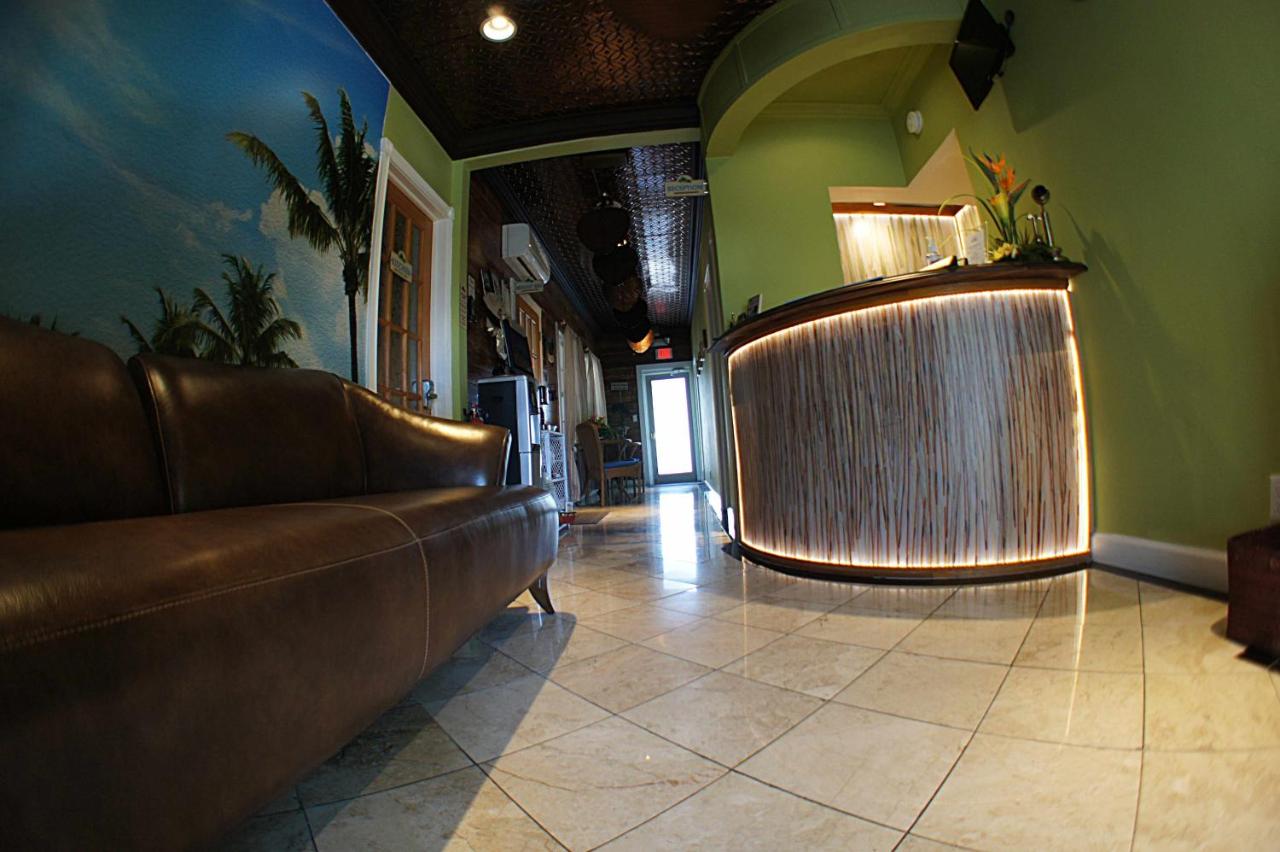 | Seascape Tropical Inn