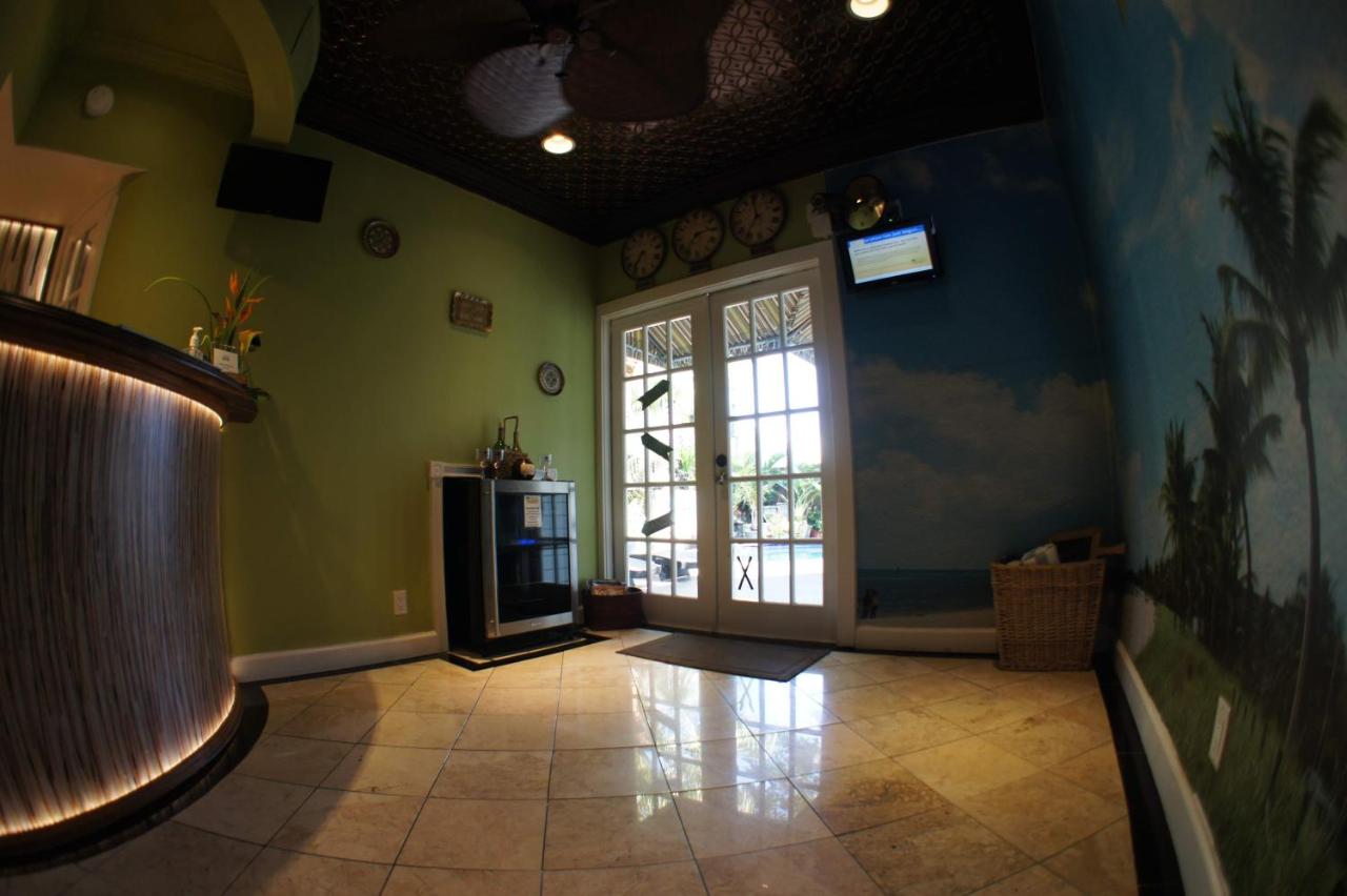 | Seascape Tropical Inn