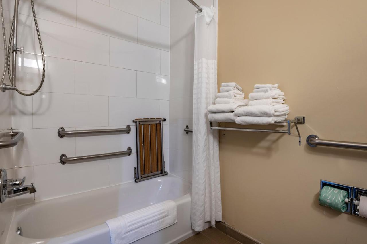 Standard Double Room with Double Beds - Mobility Accessible/Non-Smoking at Comfort Suites Keeneland