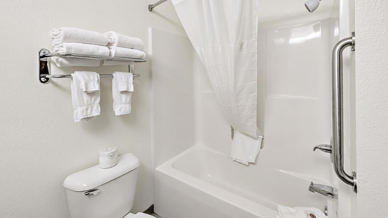 King Room with Sofa Bed at Estherville Hotel & Suites