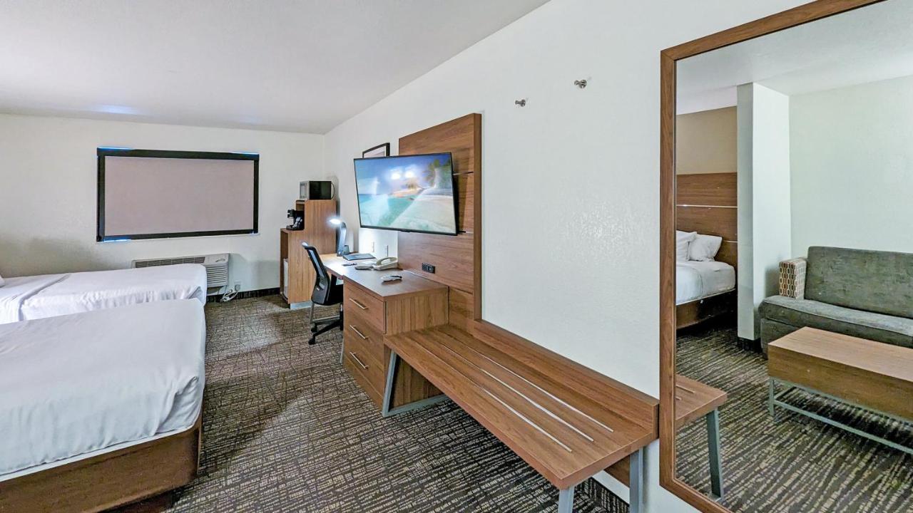 Queen Room Suite  with Two Queen Beds at Estherville Hotel & Suites