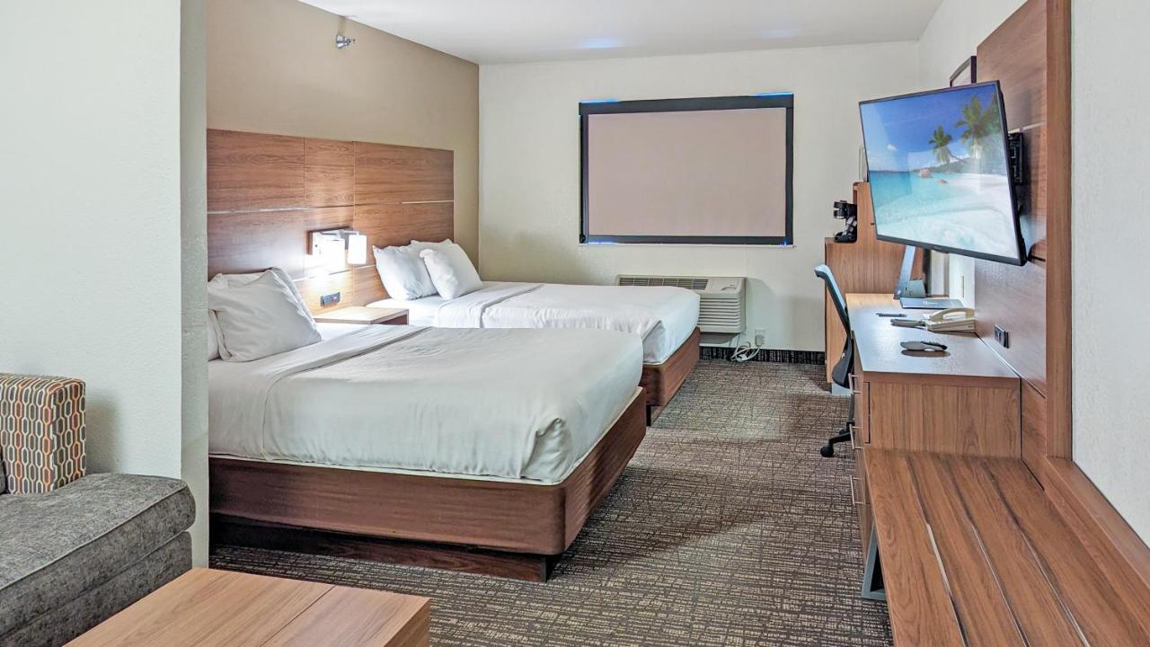 Queen Room Suite  with Two Queen Beds at Estherville Hotel & Suites