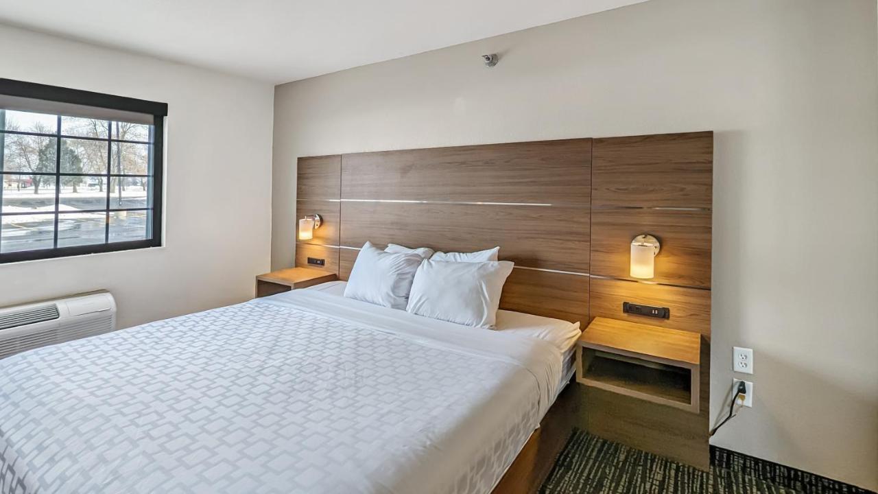 Deluxe King Suite at Estherville Hotel & Suites