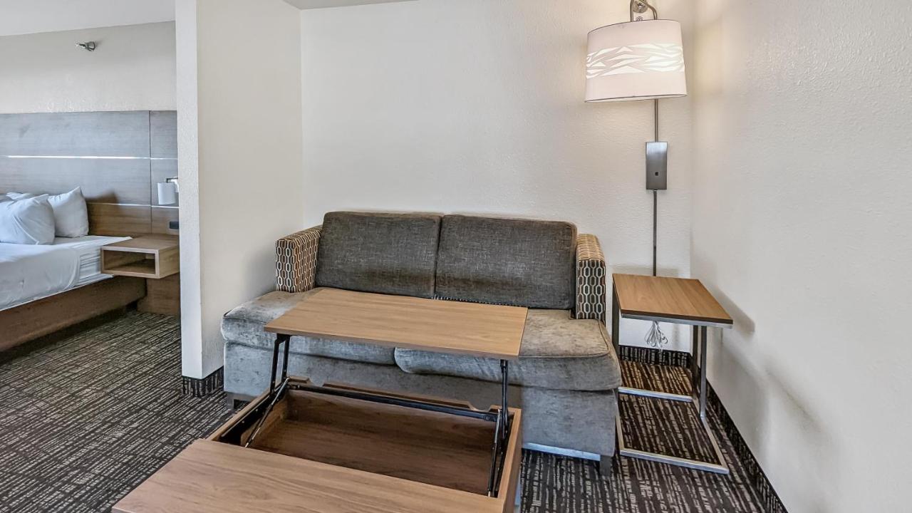 Deluxe King Suite at Estherville Hotel & Suites