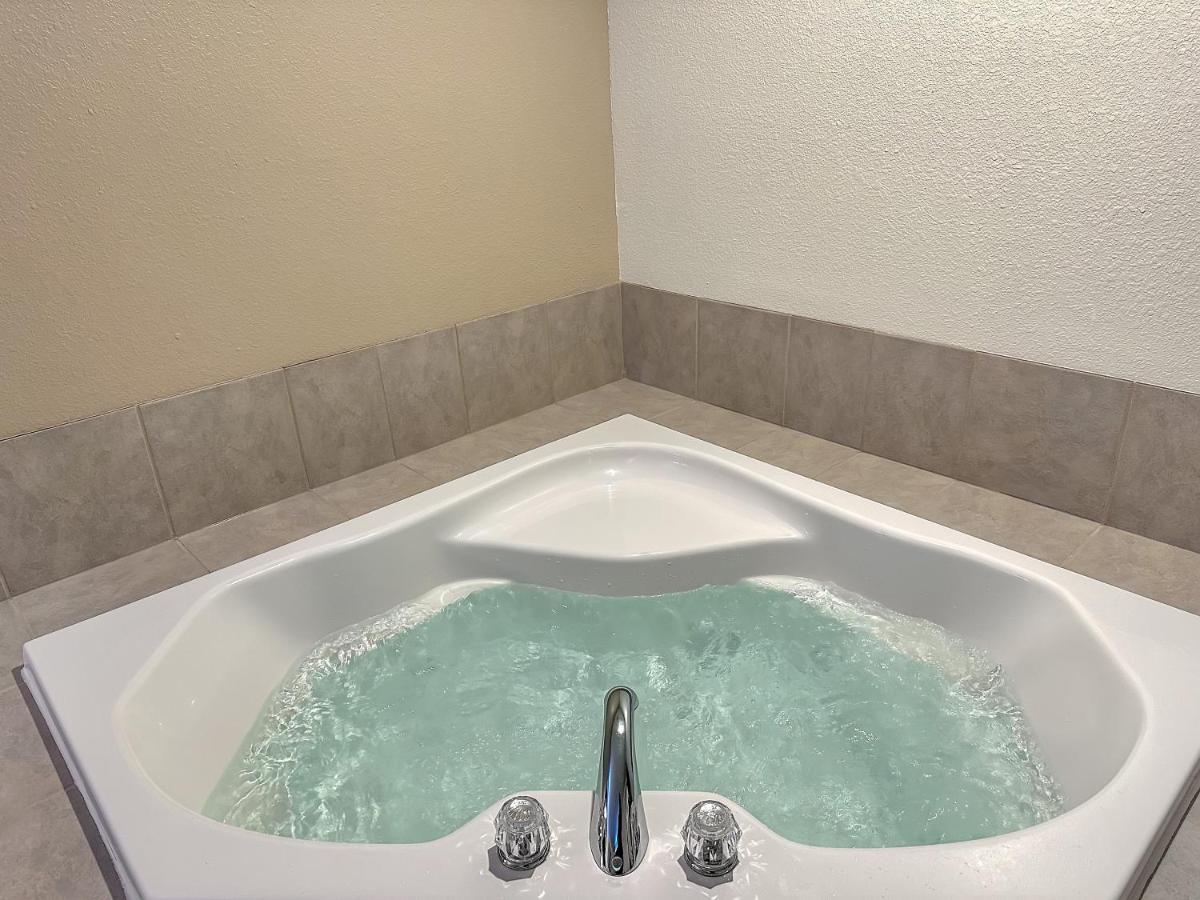 Deluxe King Suite at Estherville Hotel & Suites