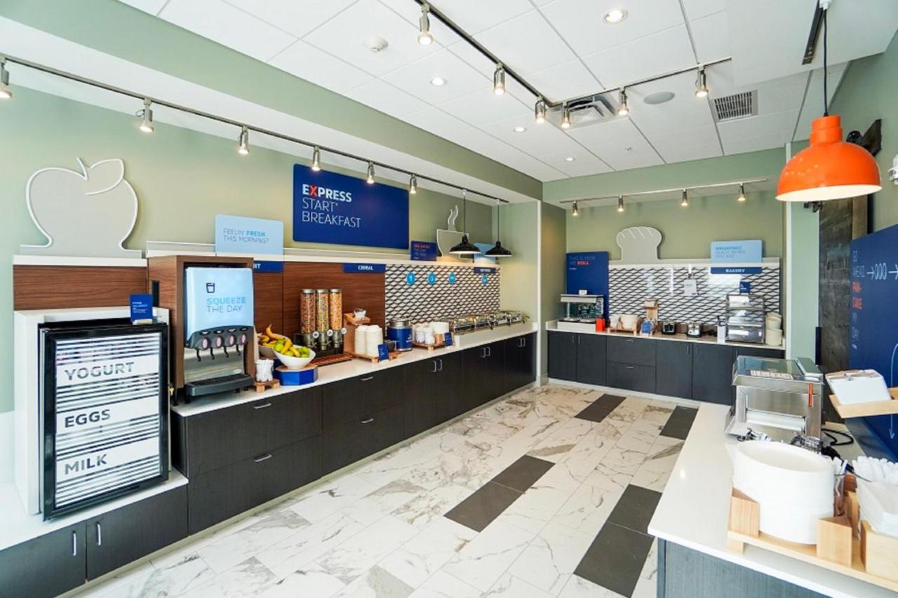 | Holiday Inn Express & Suites Franklin - Berry Farms, an IHG Hotel