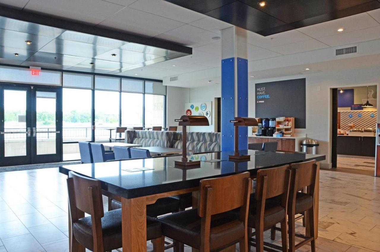 | Holiday Inn Express & Suites Franklin - Berry Farms, an IHG Hotel