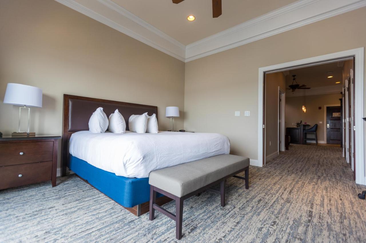 King Suite with Spa Bath at Camden on the Lake Resort & Spa