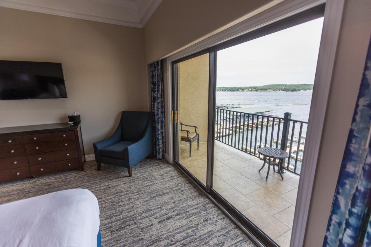 King Suite with Spa Bath at Camden on the Lake Resort & Spa