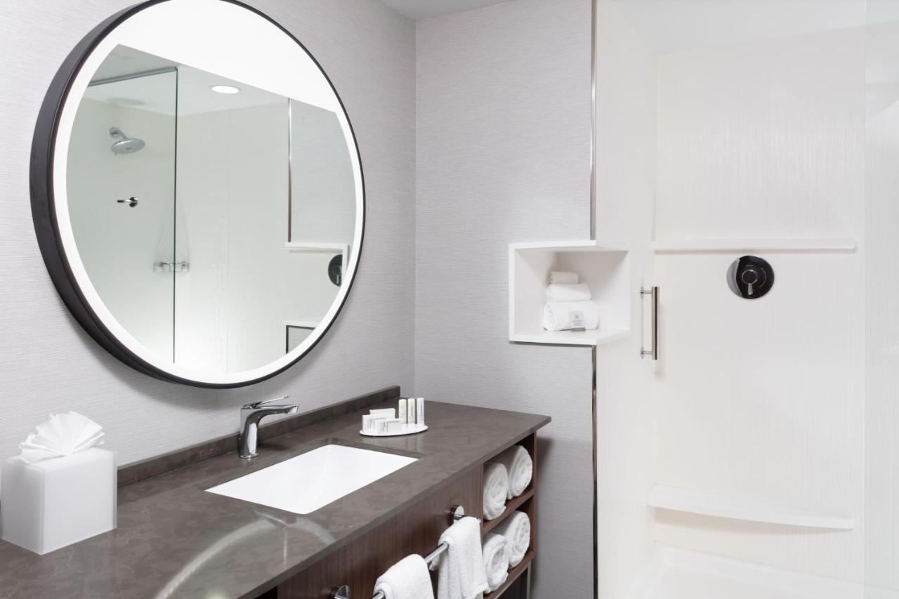 King Room with Sofa Bed at Courtyard by Marriott Memphis East/Galleria