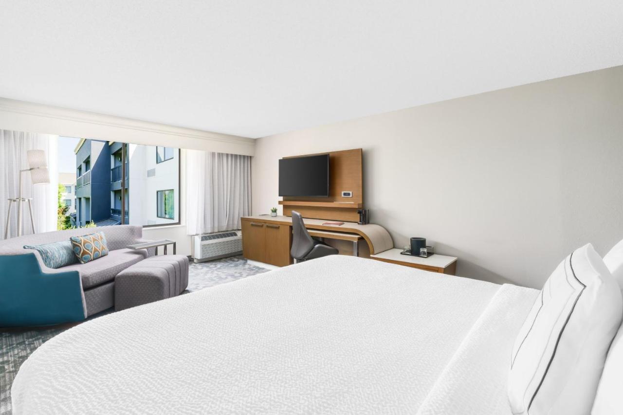 King Room with Sofa Bed at Courtyard By Marriott Dallas - Lewisville