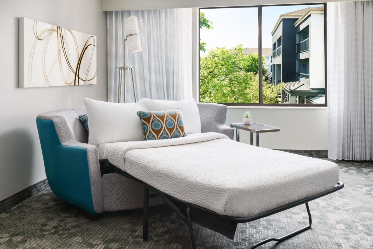 King Room with Sofa Bed at Courtyard By Marriott Dallas - Lewisville