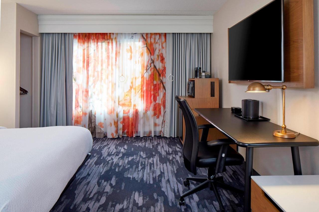 Guest Room, 1 King at Fairfield Inn & Suites by Marriott Albany Airport