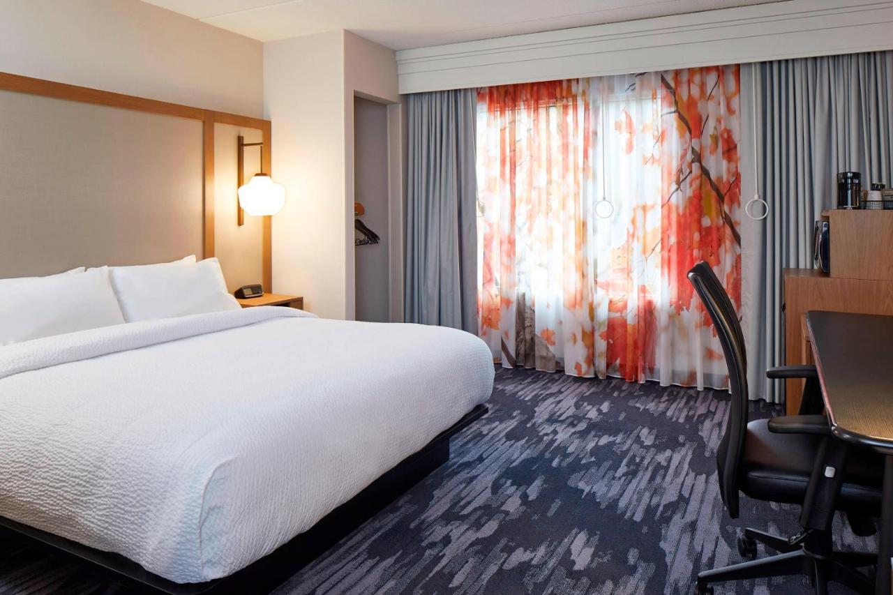 Guest Room, 1 King at Fairfield Inn & Suites by Marriott Albany Airport