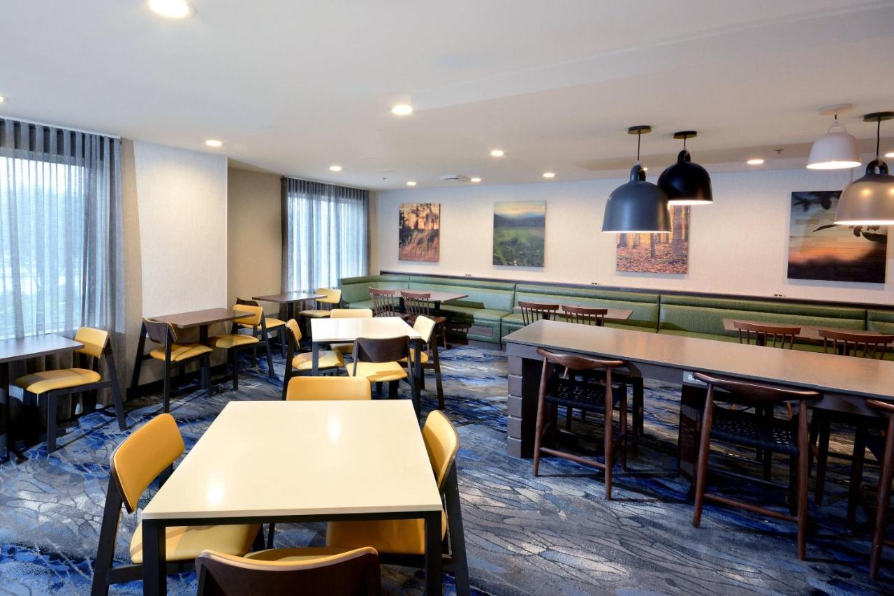| Fairfield Inn Greensboro Airport