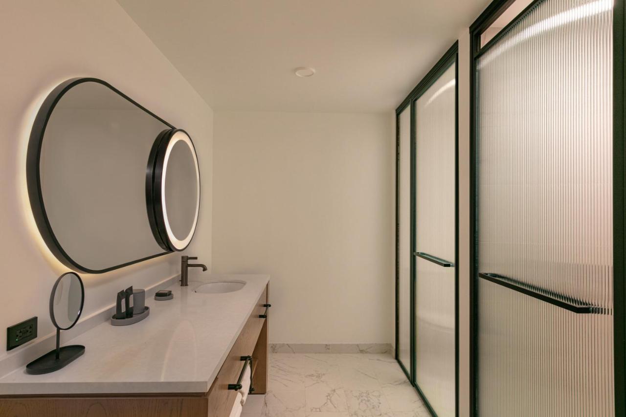 Spectacular One-Bedroom King Studio Suite at W Nashville