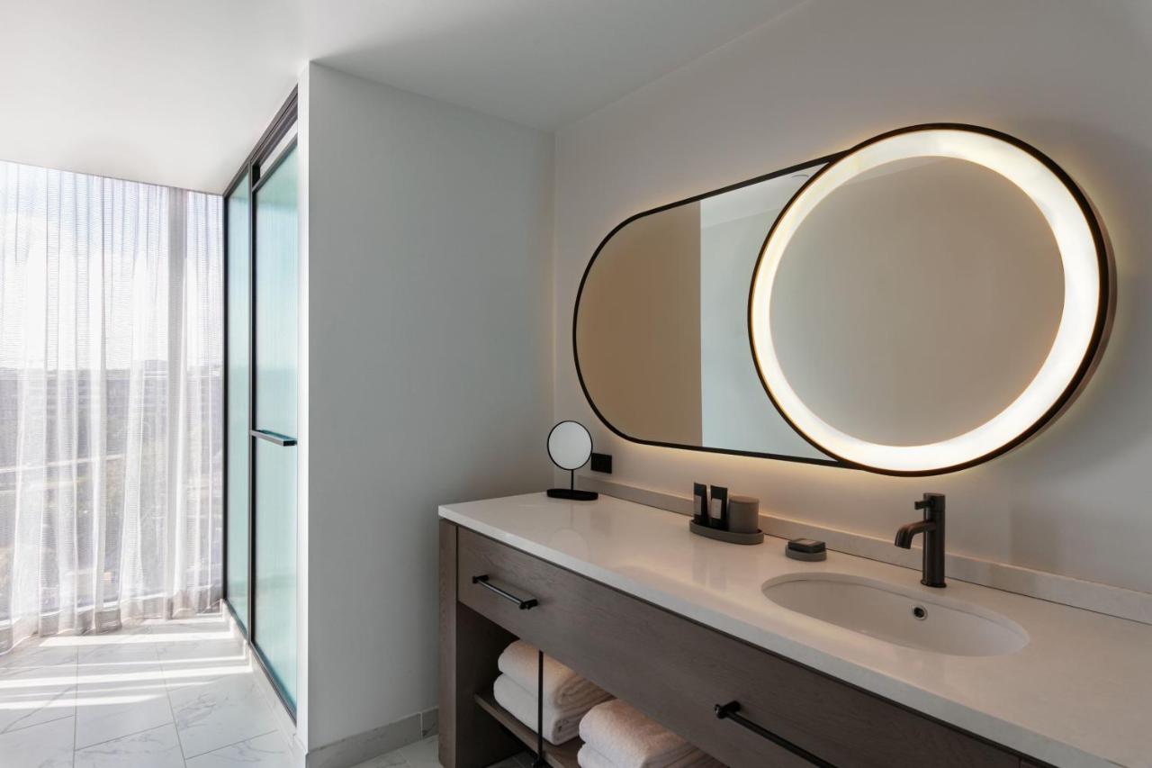 Cool Corner King Suites at W Nashville