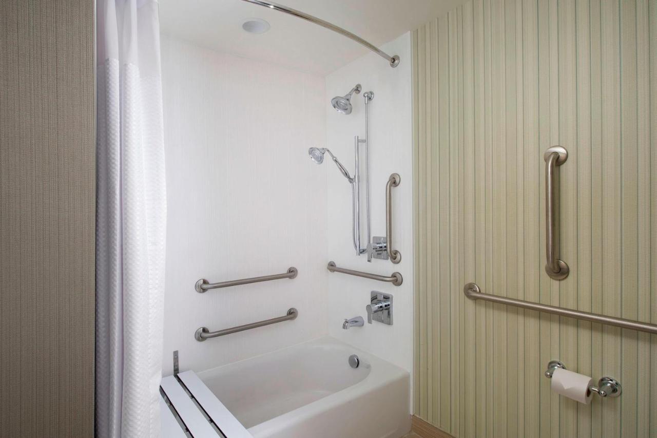 King Room with Sofa Bed at Courtyard Nashville SE/Murfreesboro