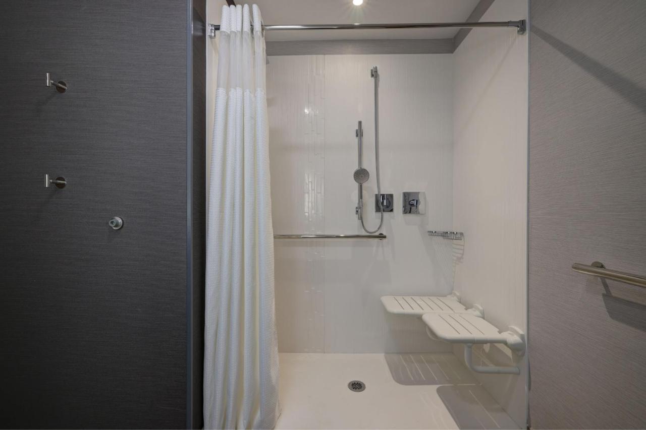 Double Queen Room at Courtyard by Marriott Iowa City University Heights