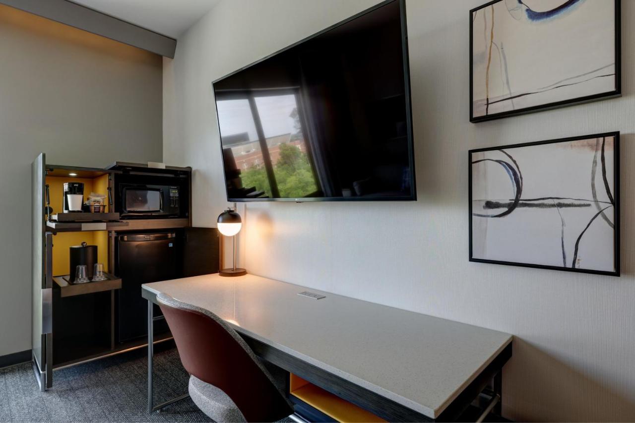 Double Queen Room at Courtyard by Marriott Iowa City University Heights