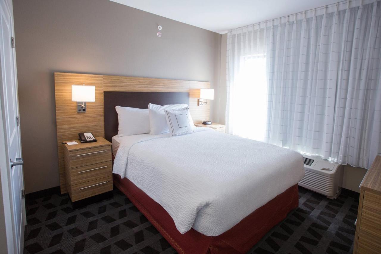 One-Bedroom Queen Suite at Towneplace Suites Southern Pines Aberdeen