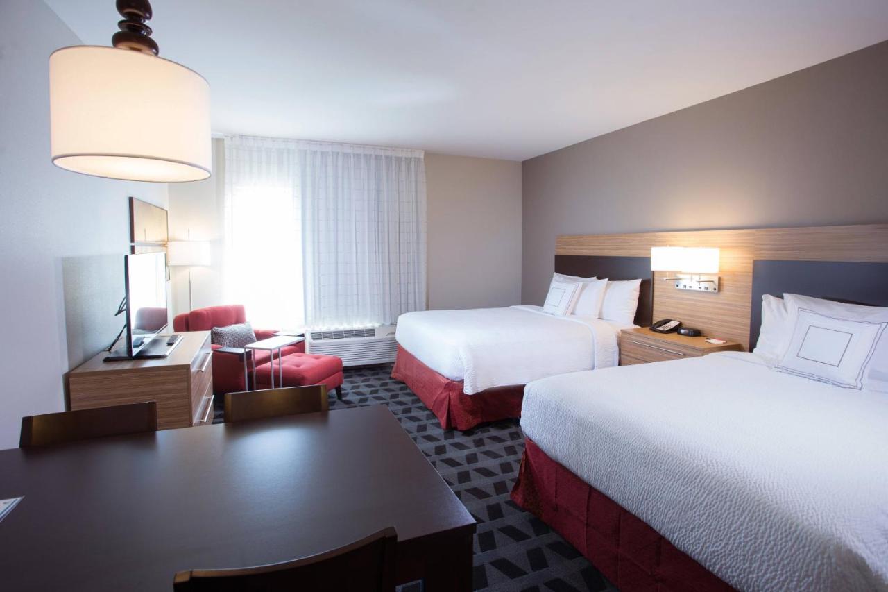 Queen Studio at Towneplace Suites Southern Pines Aberdeen