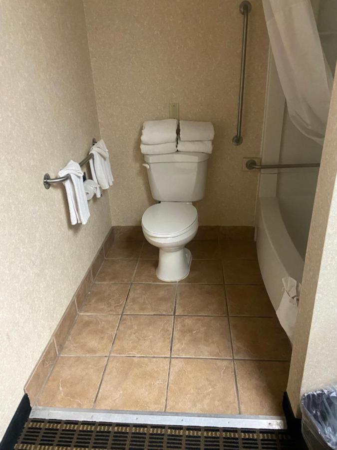 Queen Room - Non-Smoking at Wingate By Wyndham Gunnison Near Western Colorado University