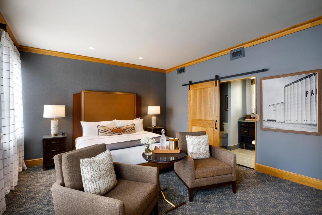 Standard King Room at The Barfield, Autograph Collection