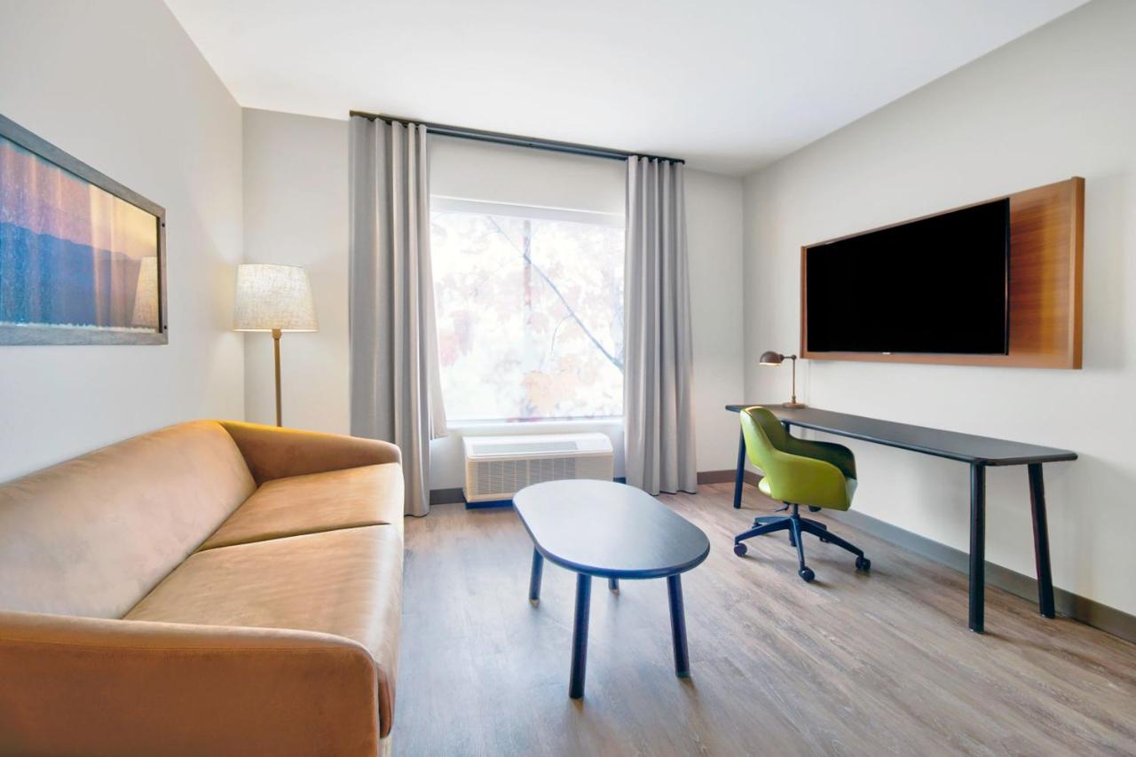 | Fairfield by Marriott Inn & Suites Cincinnati North West Chester