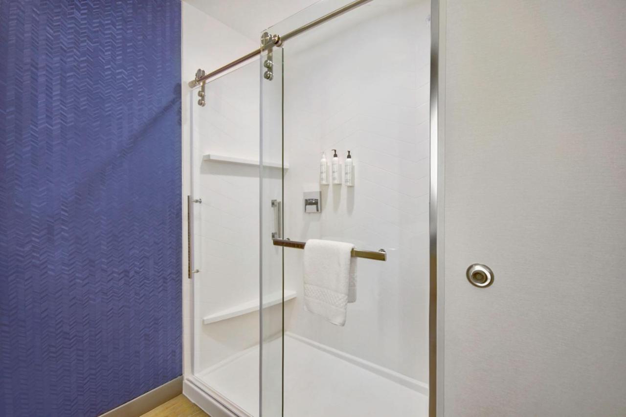 | Fairfield by Marriott Inn & Suites Cincinnati North West Chester