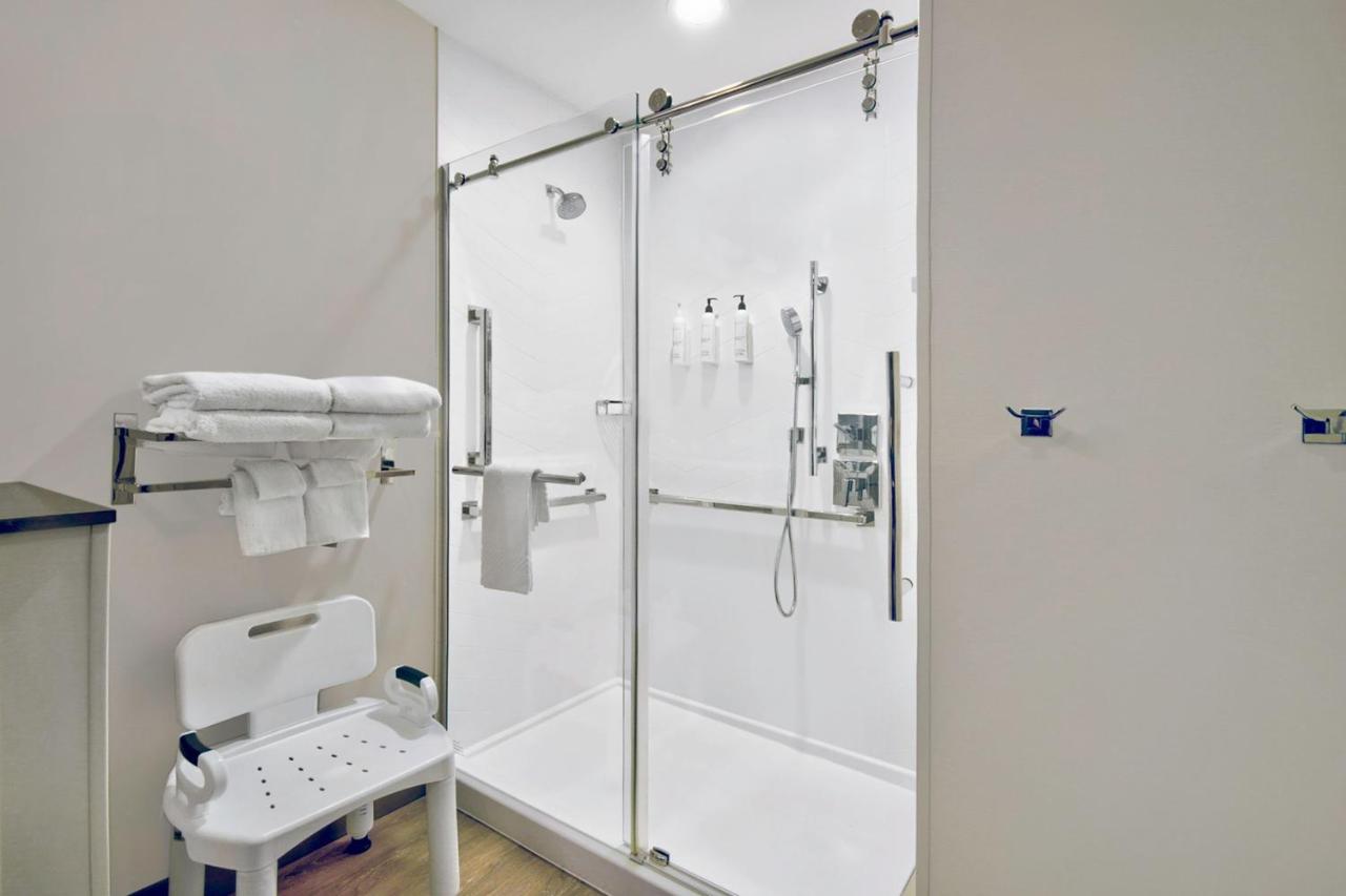 | Fairfield by Marriott Inn & Suites Cincinnati North West Chester