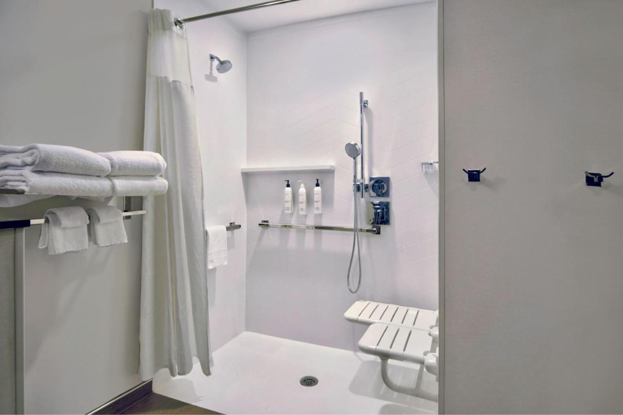 | Fairfield by Marriott Inn & Suites Cincinnati North West Chester
