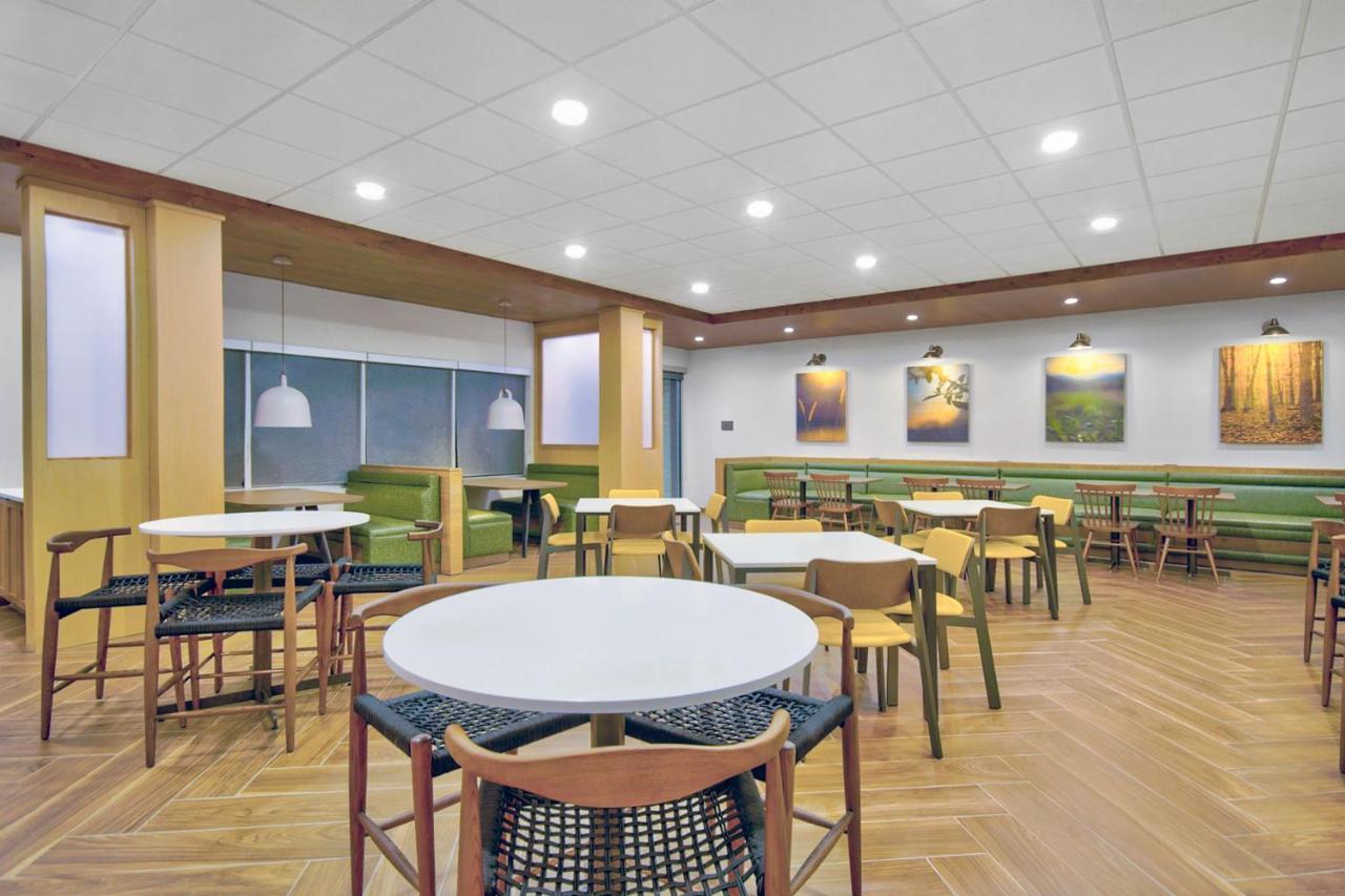 | Fairfield by Marriott Inn & Suites Cincinnati North West Chester