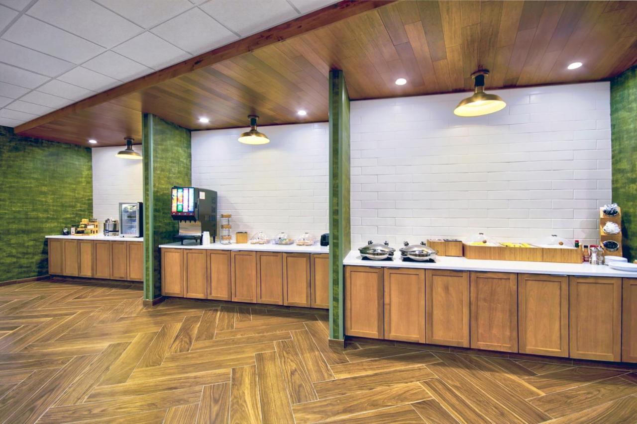 | Fairfield by Marriott Inn & Suites Cincinnati North West Chester