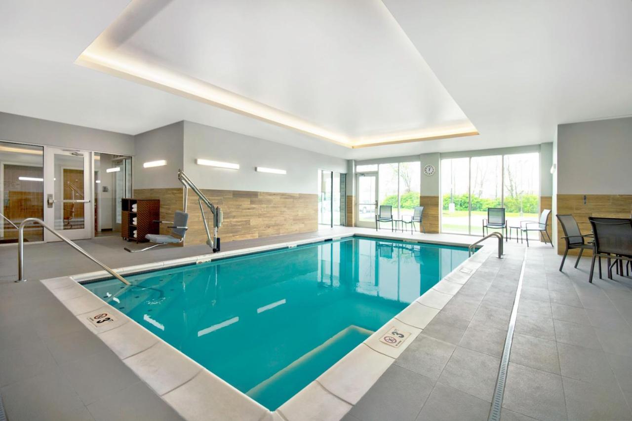 | Fairfield by Marriott Inn & Suites Cincinnati North West Chester