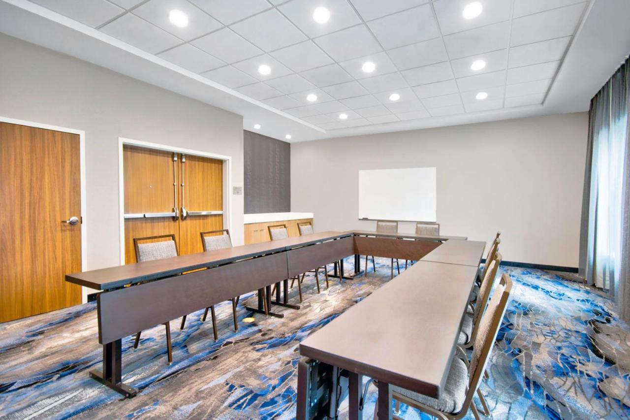 | Fairfield by Marriott Inn & Suites Cincinnati North West Chester