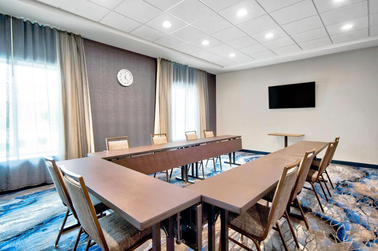 | Fairfield by Marriott Inn & Suites Cincinnati North West Chester